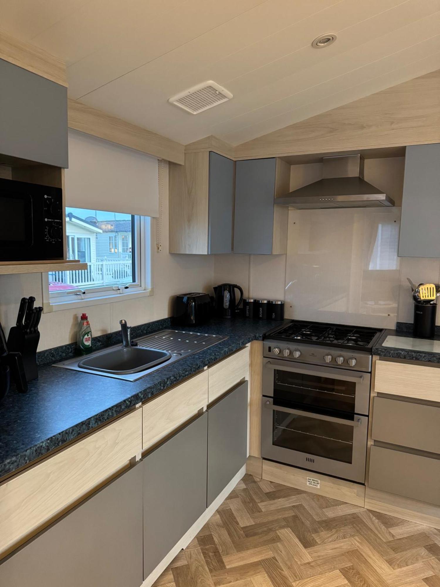 3 Bedroom Stunning Caravan Justin Chalet