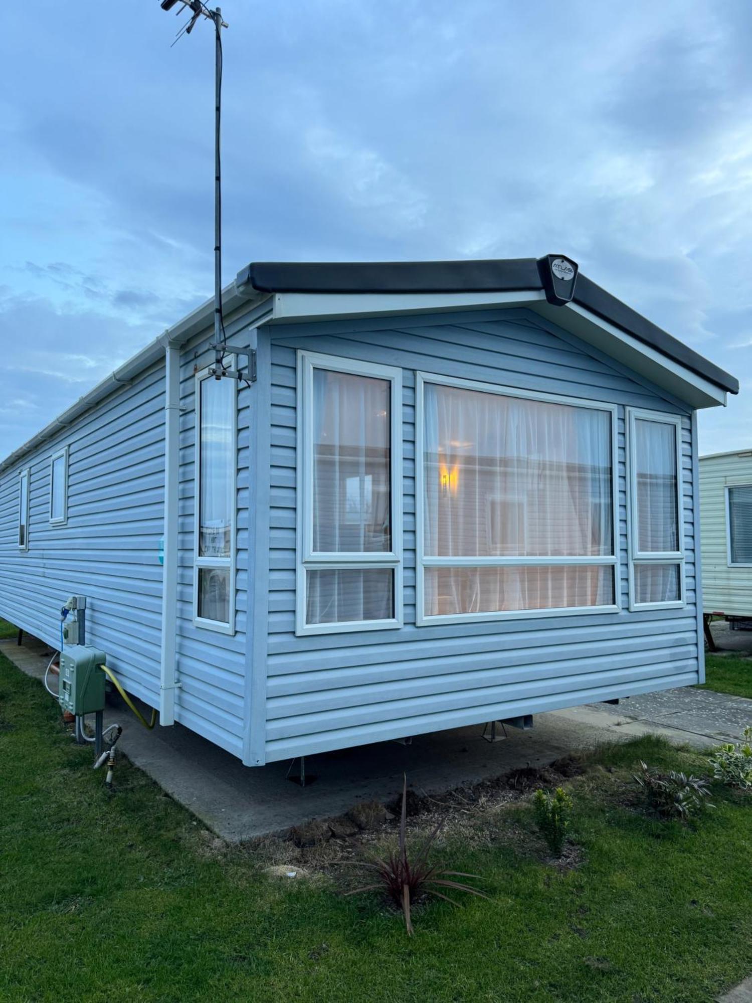 3 Bedroom Stunning Caravan Justin Rhyl